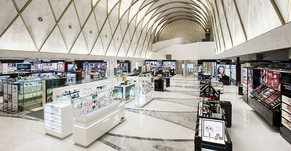 Bardiglio marble floor detail in Lotte World Tower duty free retail space